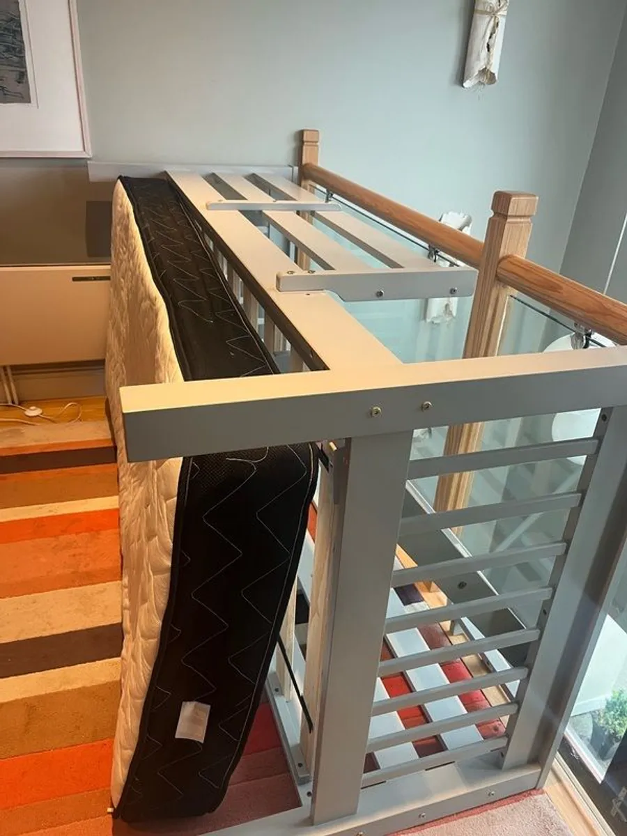 Bedframe with safety side and mattress - Image 2