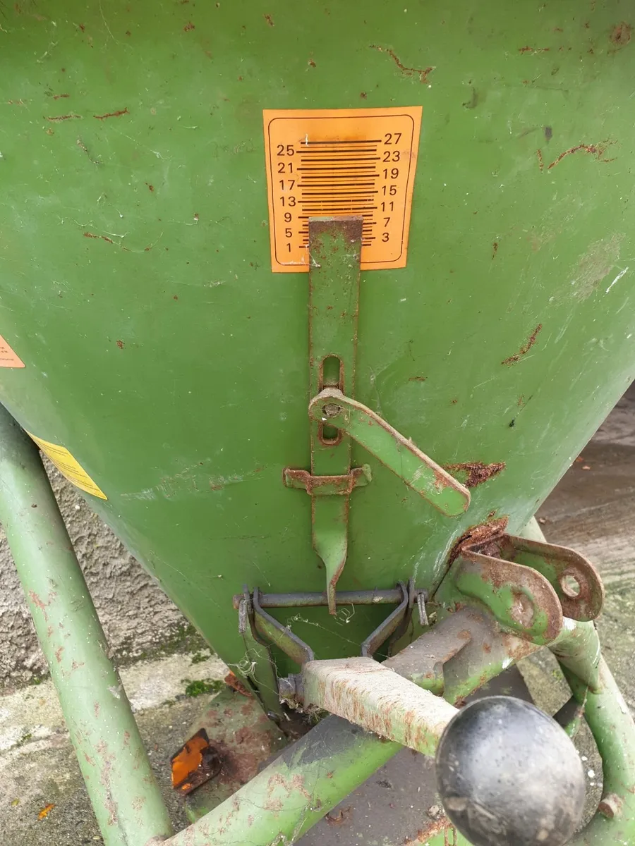 Amazone EK300 spreader - Image 3