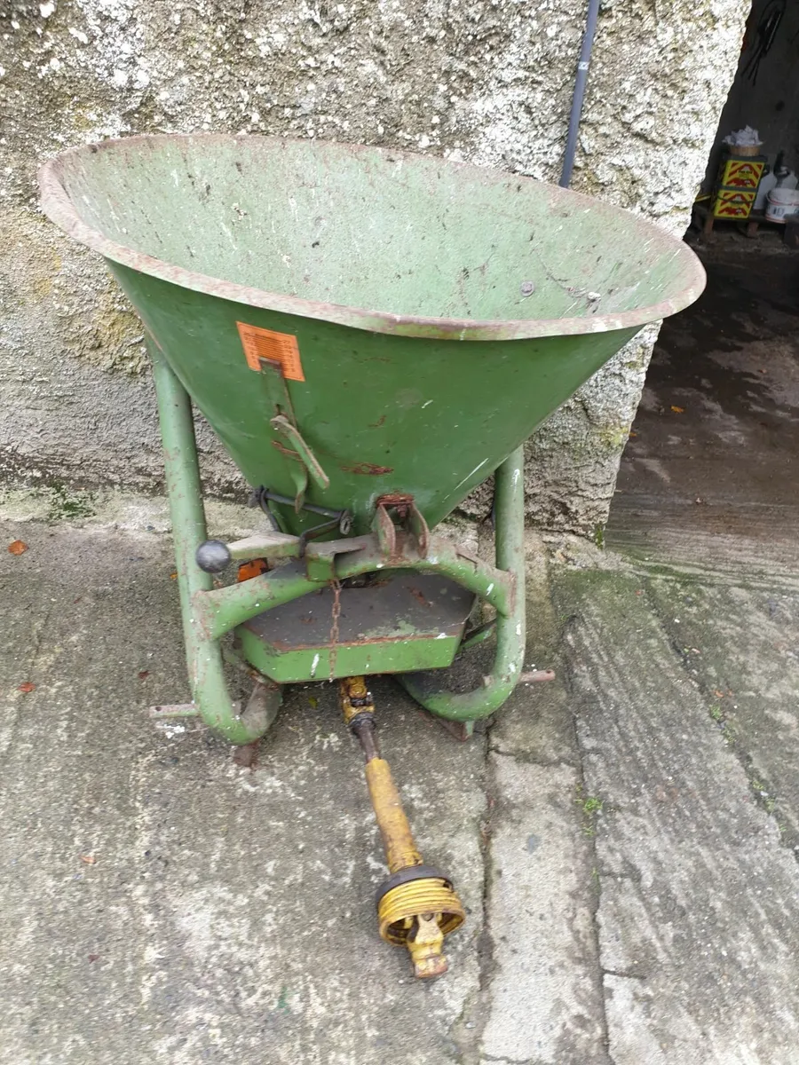 Amazone EK300 spreader - Image 1