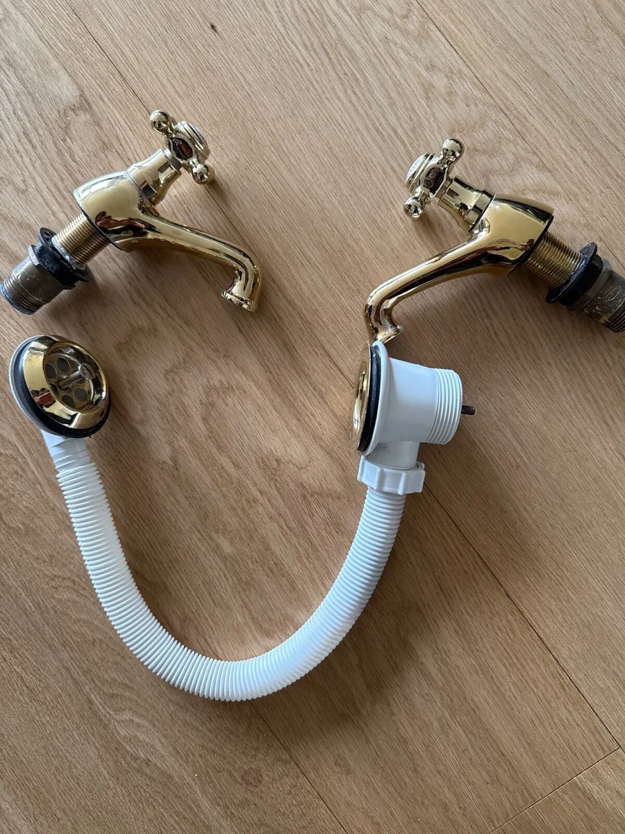 Gold Bathroom taps - Image 1