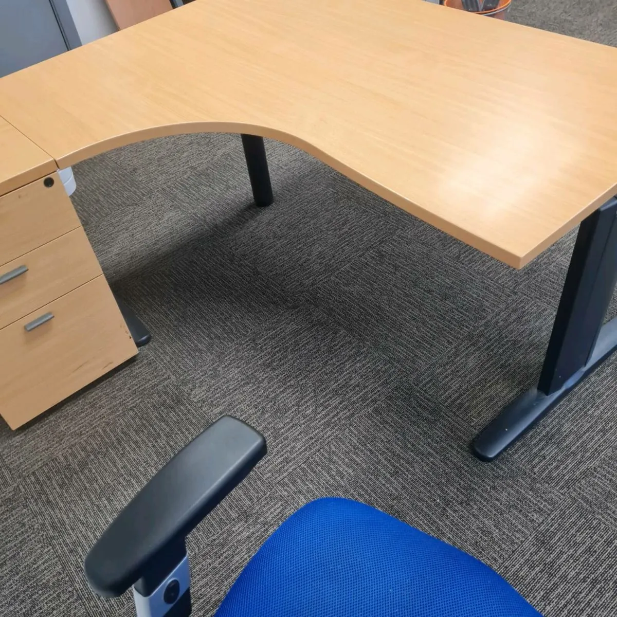 Beech managers corner office desk with - Image 2