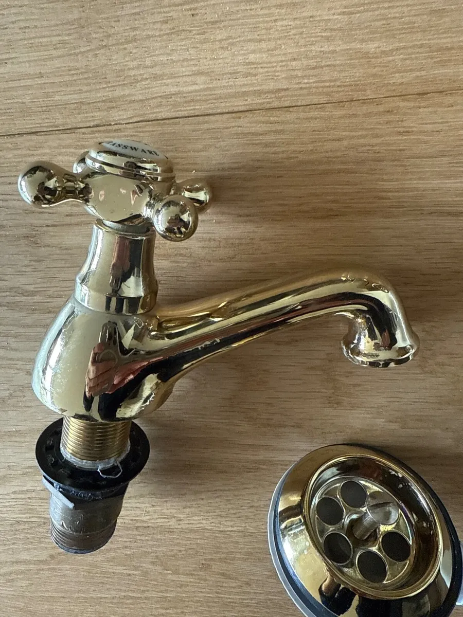 Gold Bathroom taps - Image 2