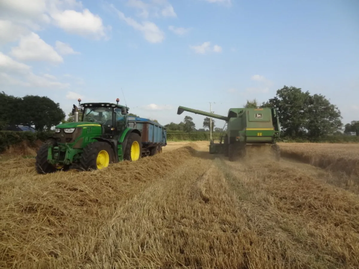 John Deere 2058 Combine Harvester - Image 1