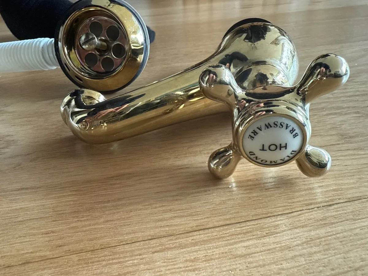 Gold Bathroom taps - Image 3