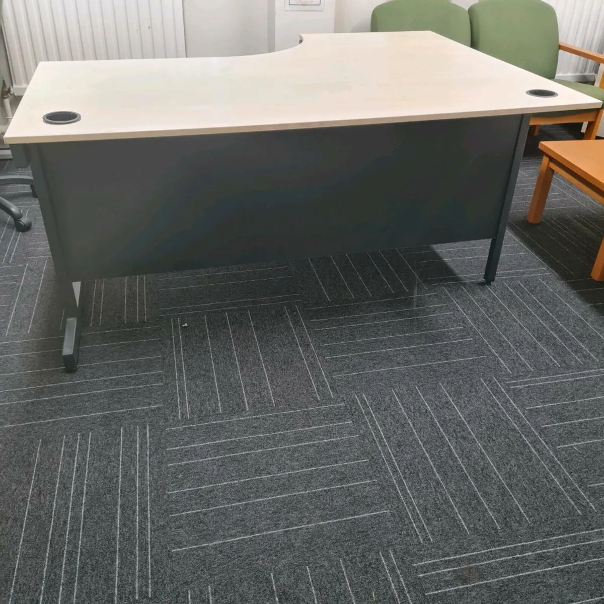 Maple managers corner office desk - Image 1