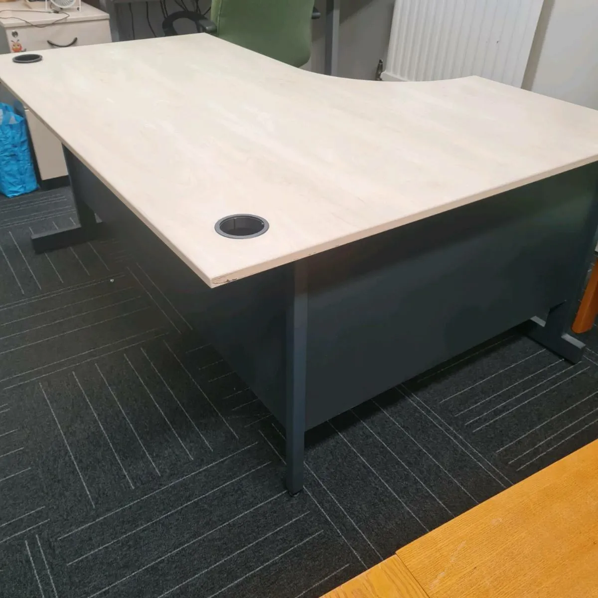 Maple managers corner office desk - Image 2