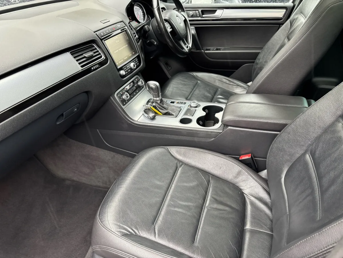 Volkswagen Touareg 3.0 TDI V6 R-LINE BLUEMOTION 25 - Image 3