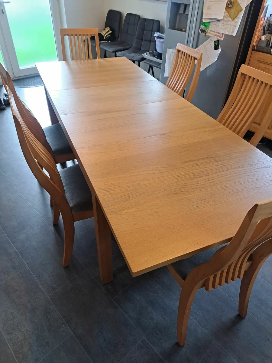 Table and 6 chairs - Image 2