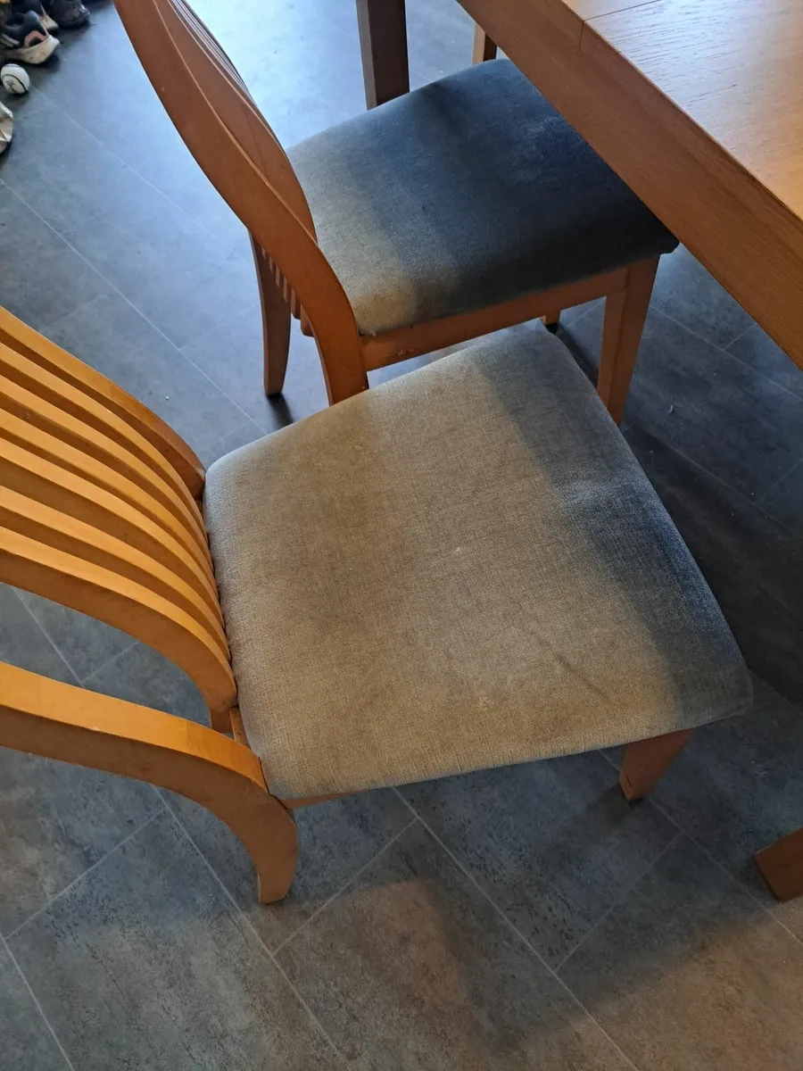 Table and 6 chairs - Image 3