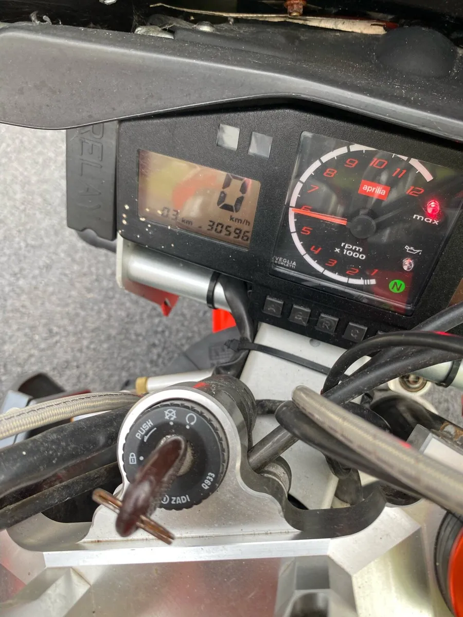 Aprillia rsv 1000 tuono - Image 4