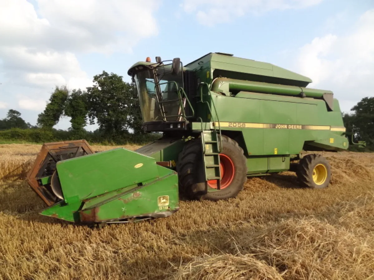 John Deere 2058 Combine Harvester - Image 4