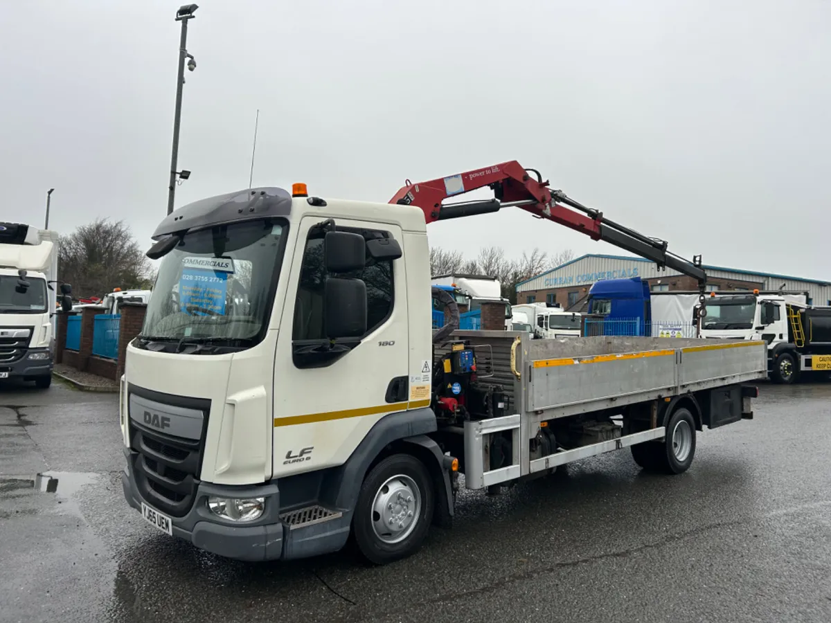 2015 Daf lf180 7.5 ton flat with crane - Image 1