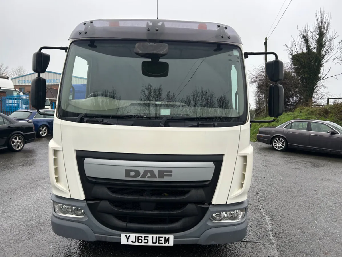 2015 Daf lf180 7.5 ton flat with crane - Image 2