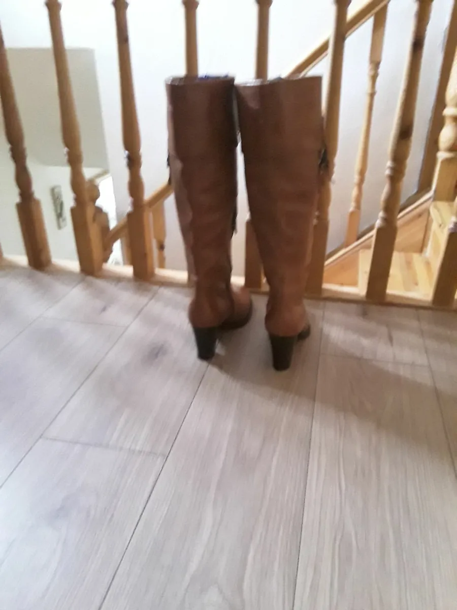 Pure leather long boots zipped camel color size 7 - Image 4