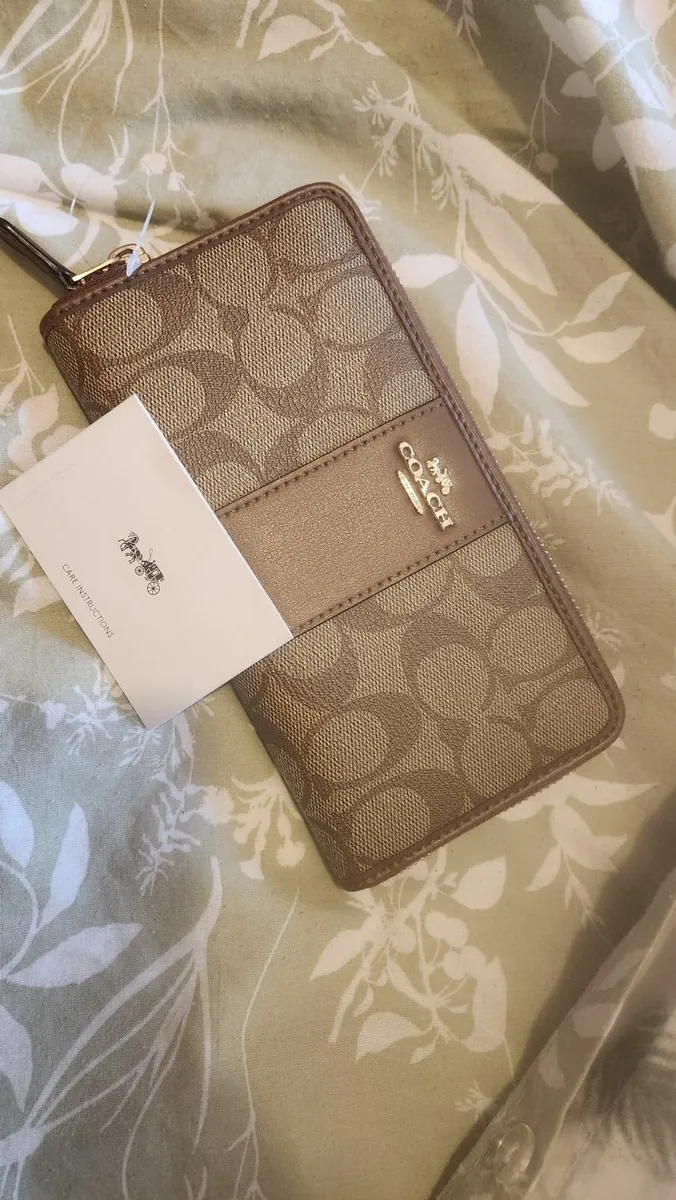 Coach  NEW - Image 1