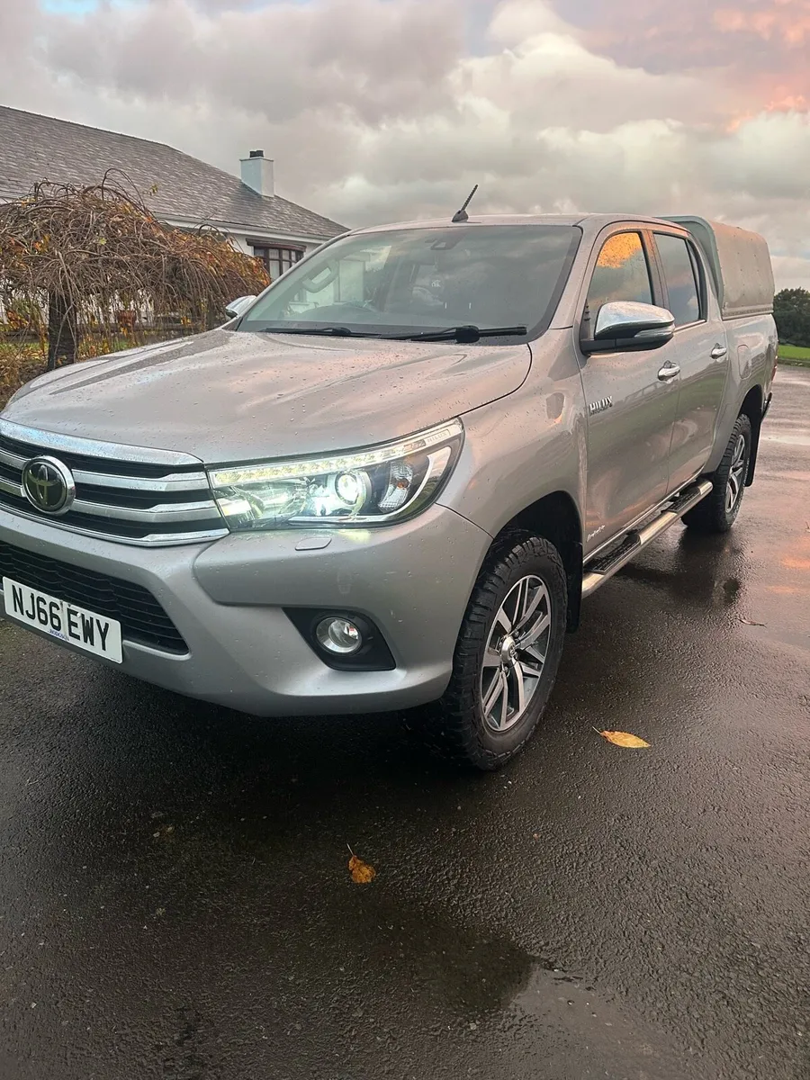Toyota hilux invincible - Image 2