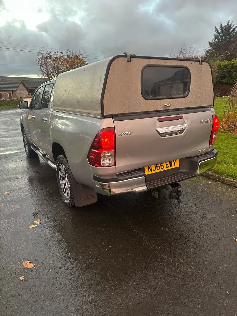 Toyota hilux invincible - Image 3