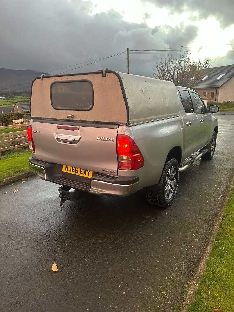 Toyota hilux invincible - Image 4