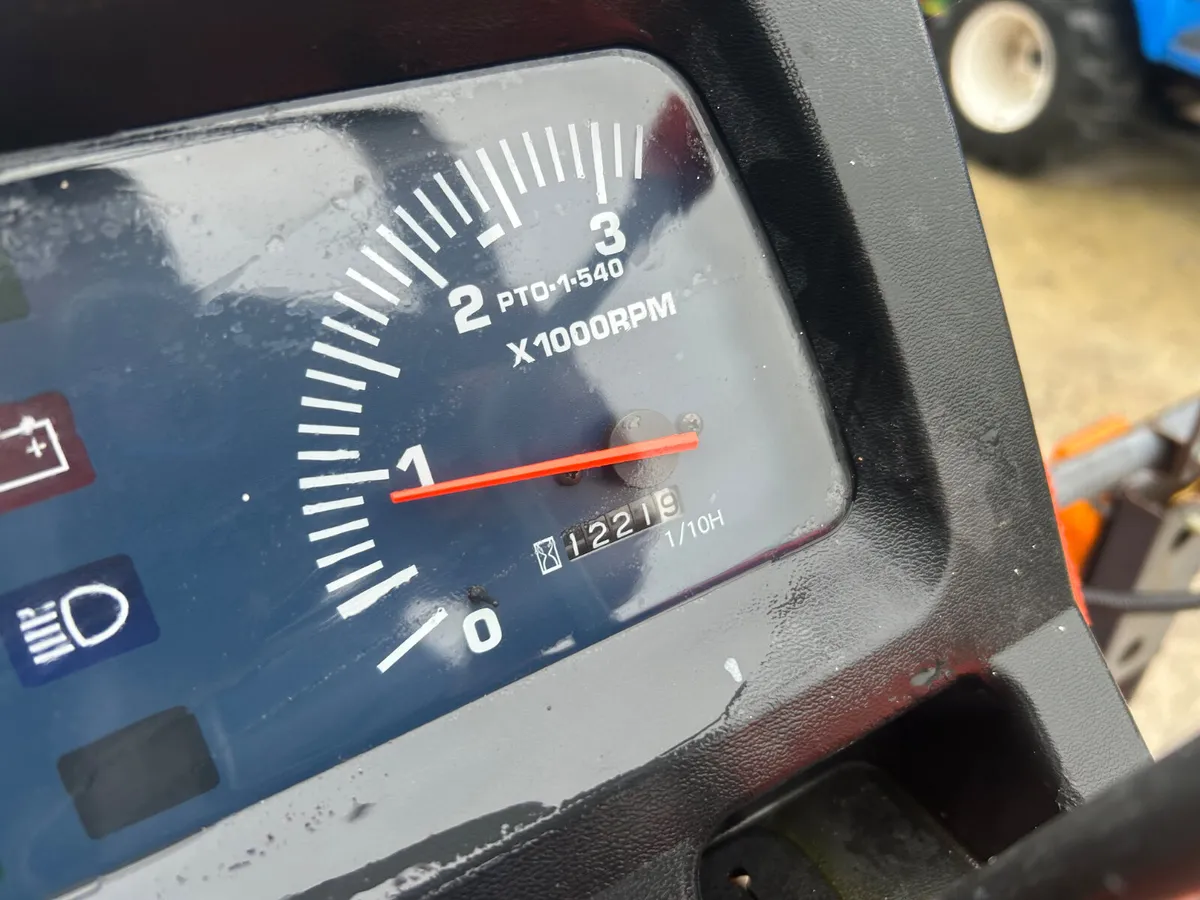 Kubota L3200 Compact Tractor - Image 2