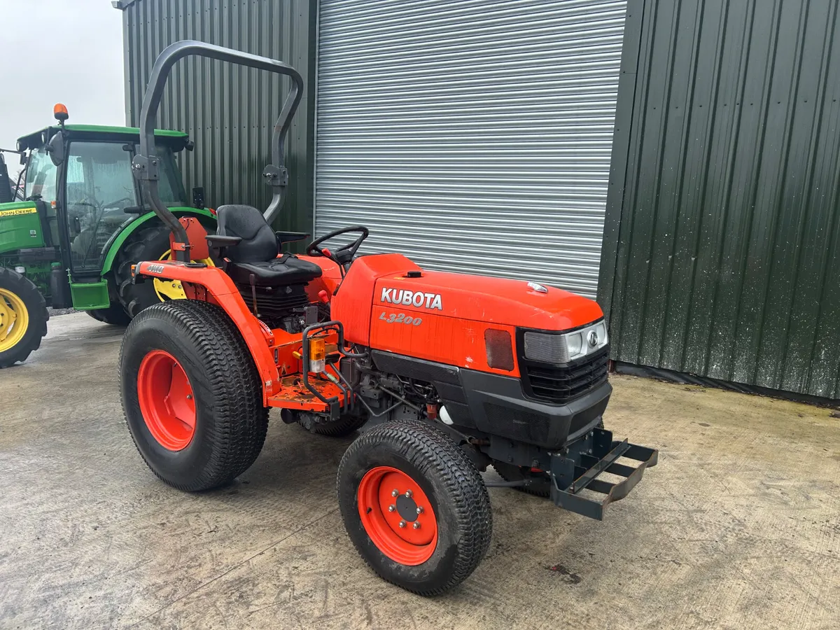 Kubota L3200 Compact Tractor - Image 1