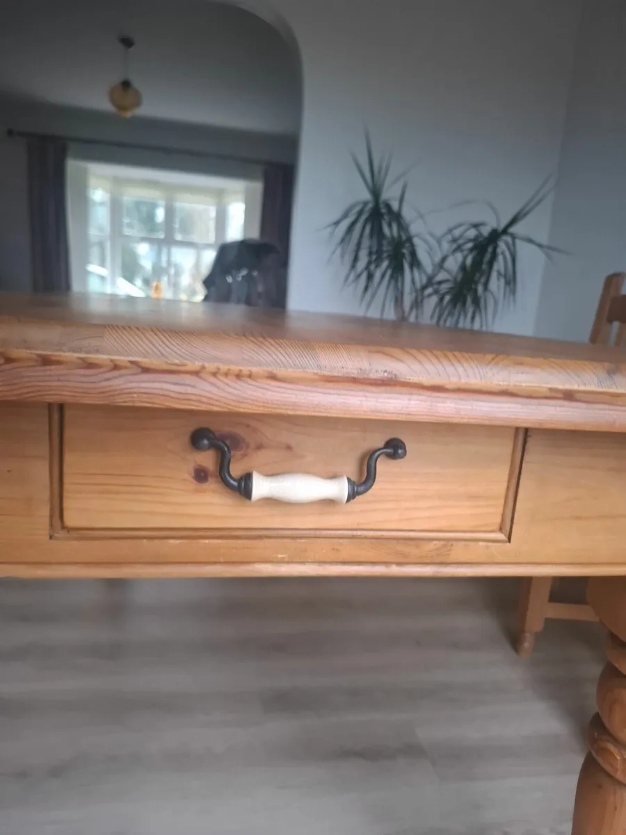 Kitchen table - Image 2