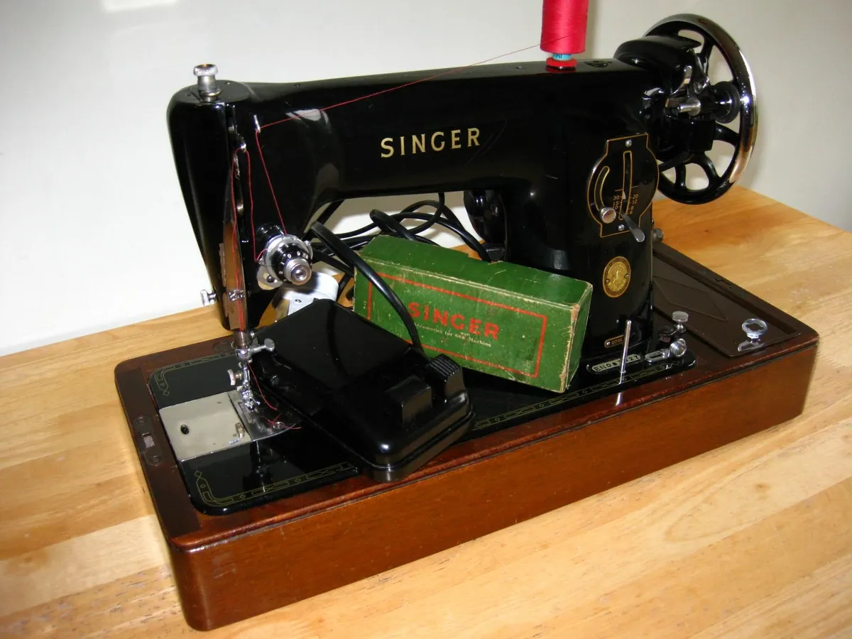 Spotless Singer 201K Quality Sewing Machine. - Image 2