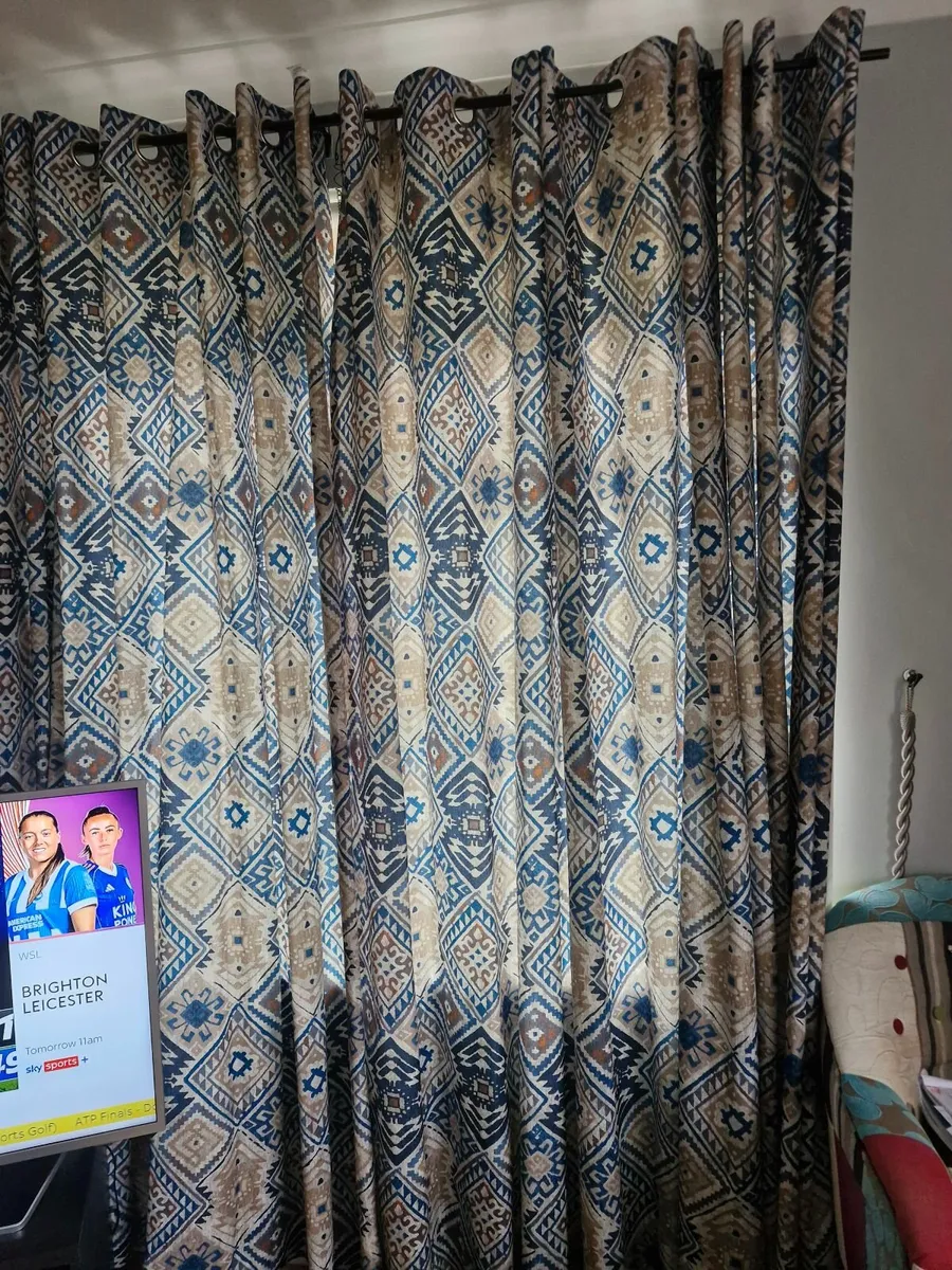 Curtains - Image 3