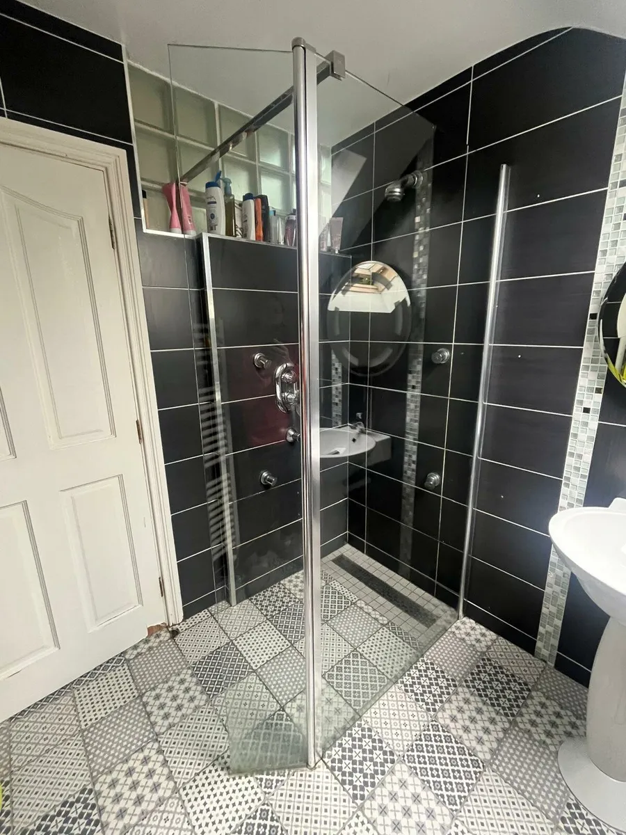 Corner Walkin Shower Enclosure - Image 1
