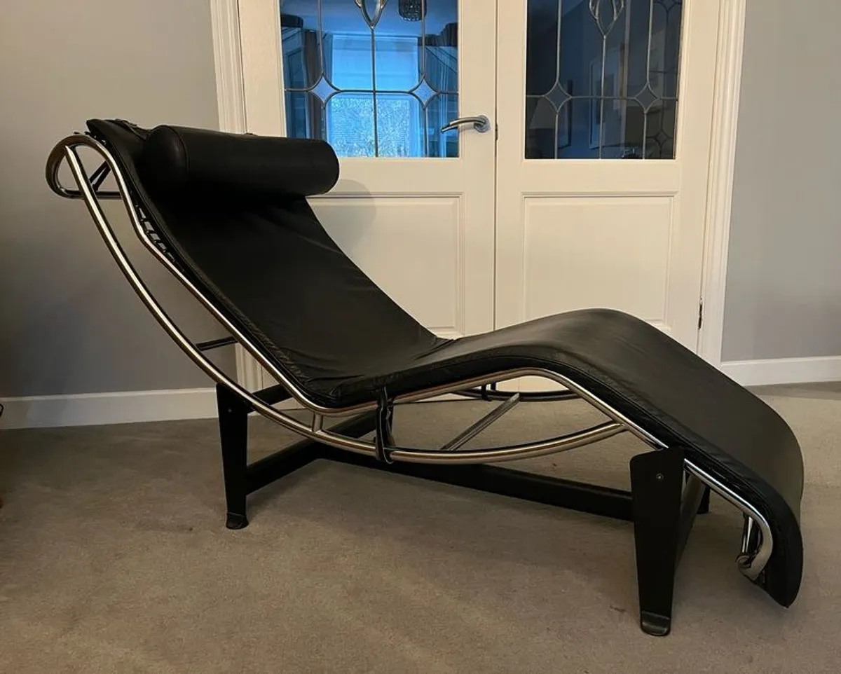 Modern Chaise Lounge - Image 1