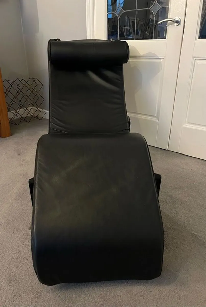 Modern Chaise Lounge - Image 3