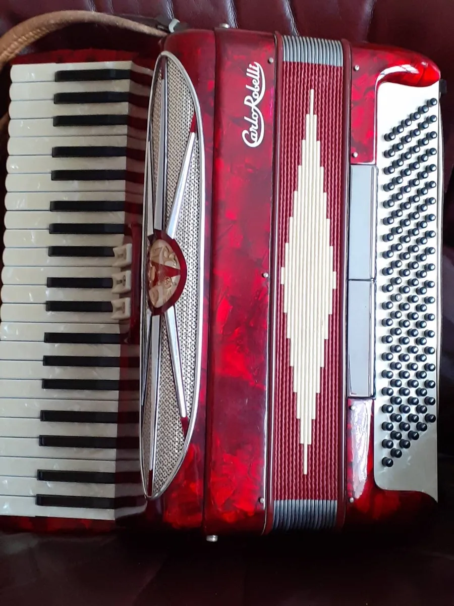 Carlo Robelli piano accordion - Image 2