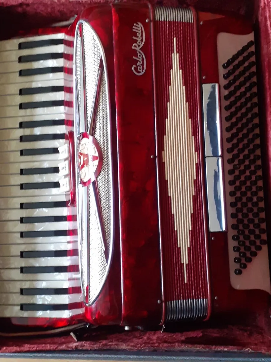 Carlo Robelli piano accordion - Image 3