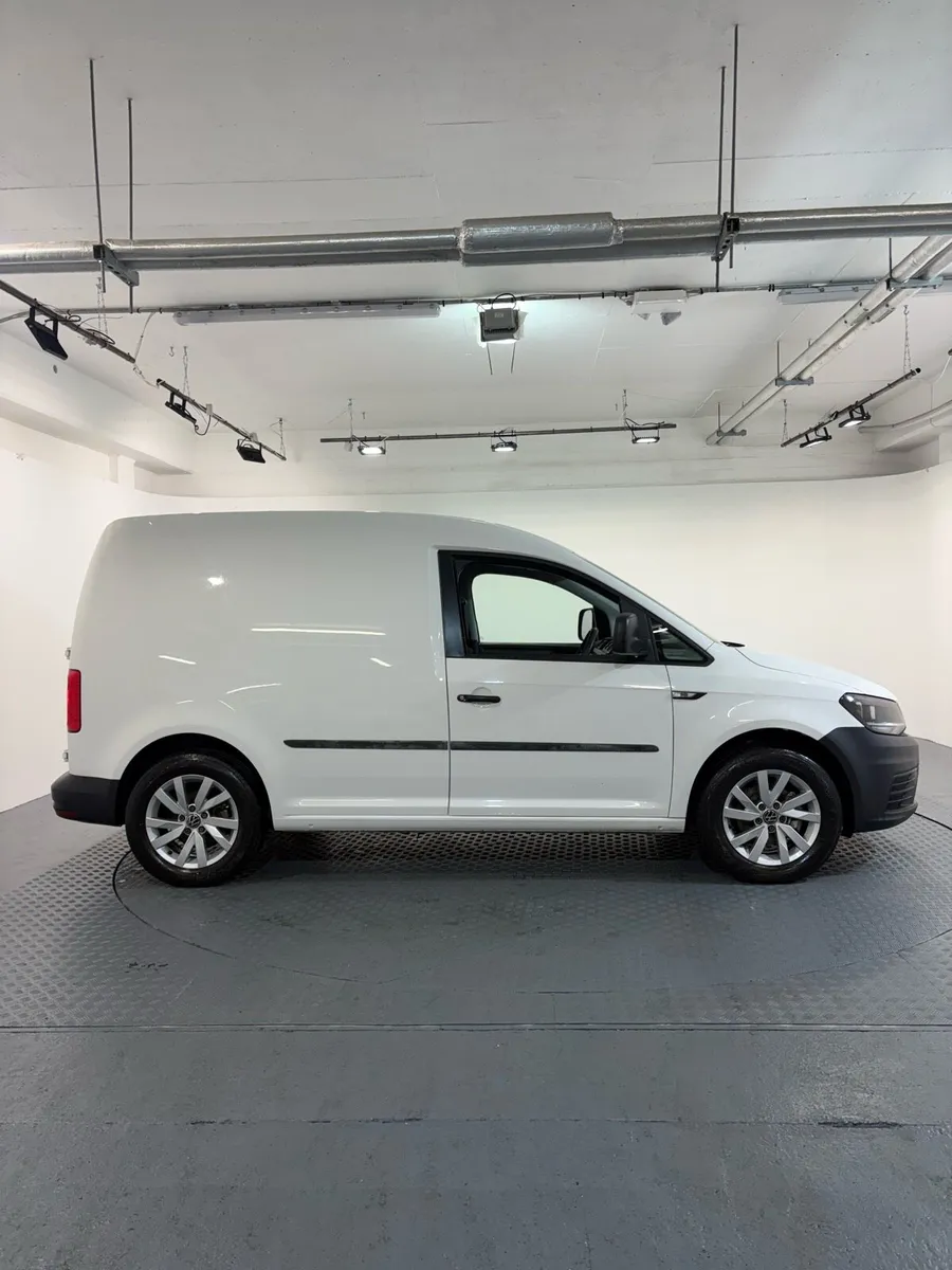 Volkswagen Caddy (BUILT IN POWER WASHER) - Image 4