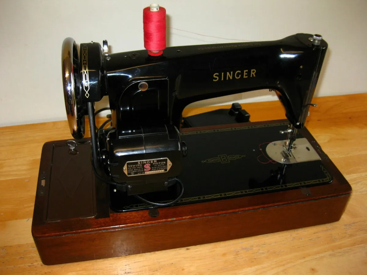 Spotless Singer 201K Quality Sewing Machine. - Image 3