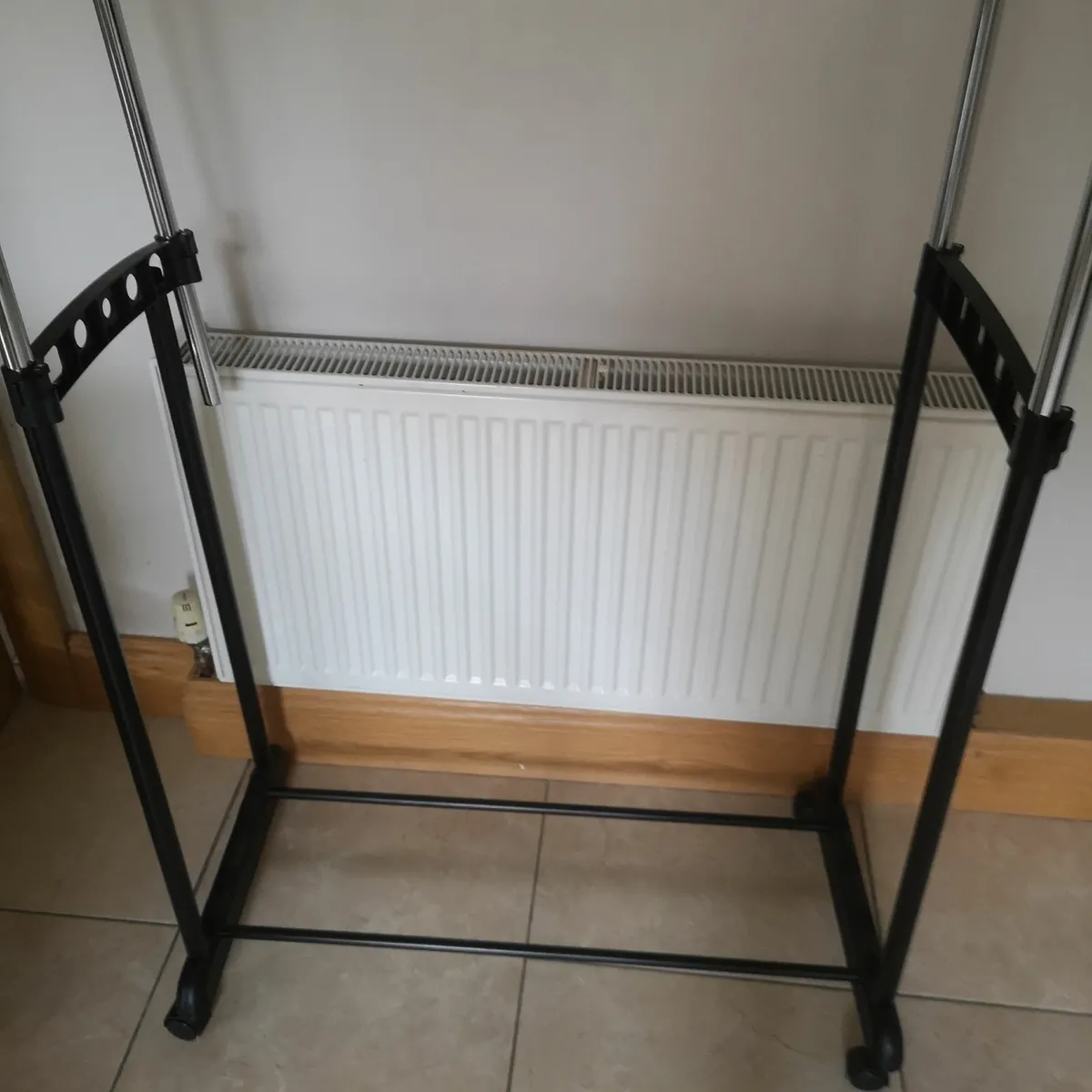 Clothes hanging stand - Image 2