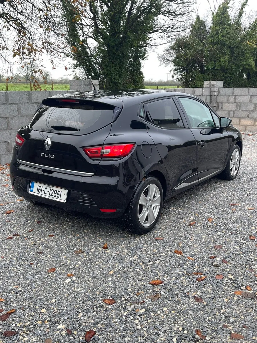 Renault Clio Dynamique Nav **Low KM** - Image 2