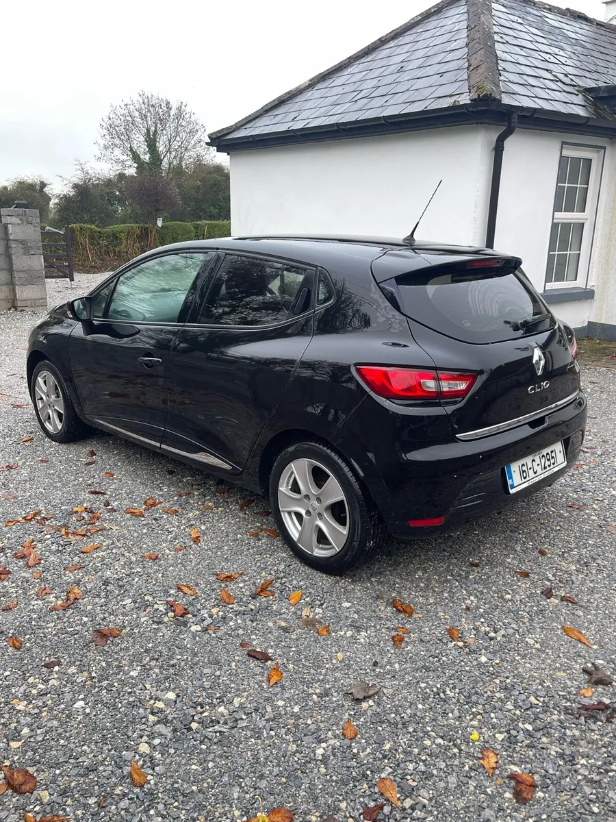 Renault Clio Dynamique Nav **Low KM** - Image 3