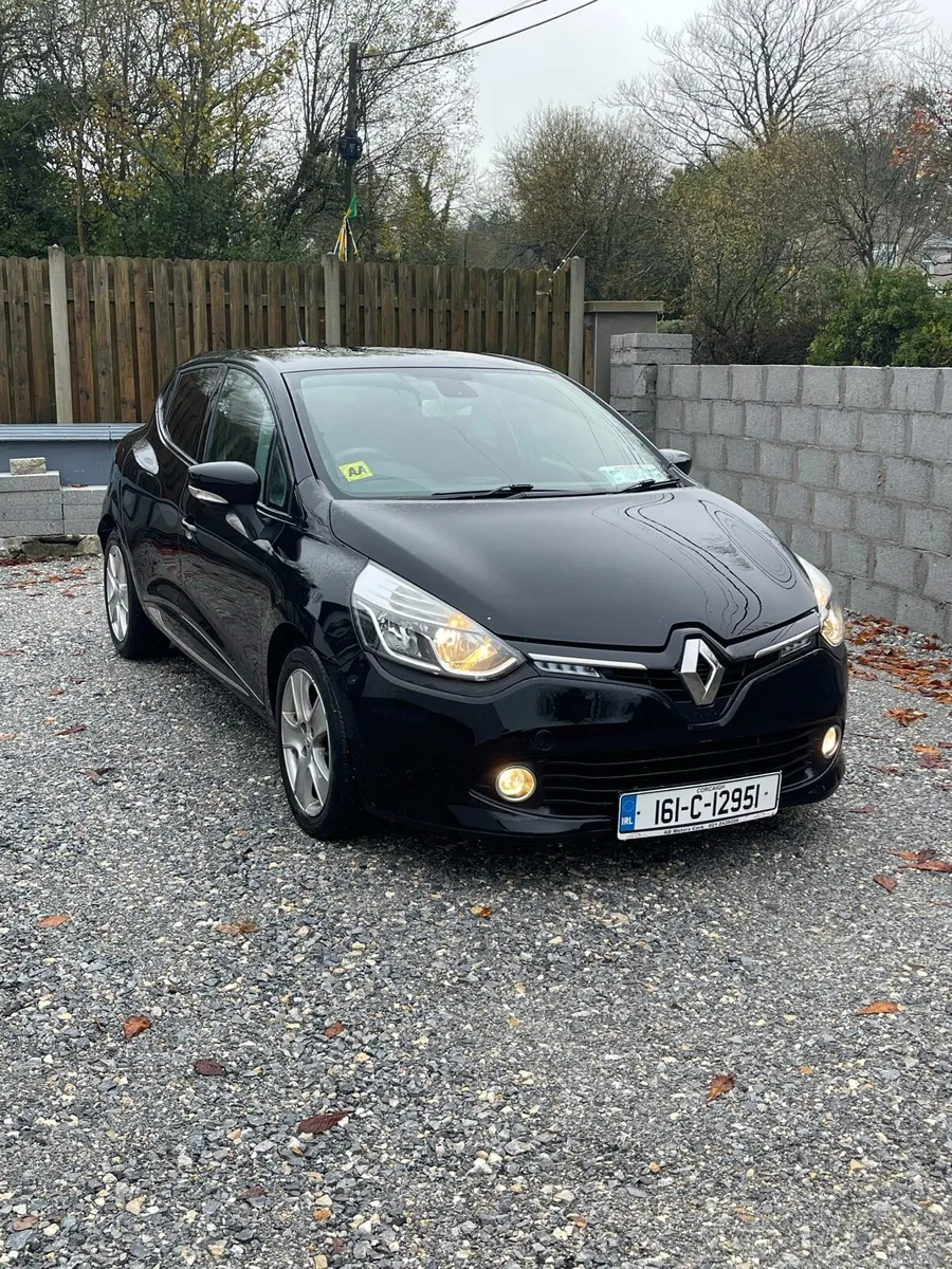 Renault Clio Dynamique Nav **Low KM** - Image 4