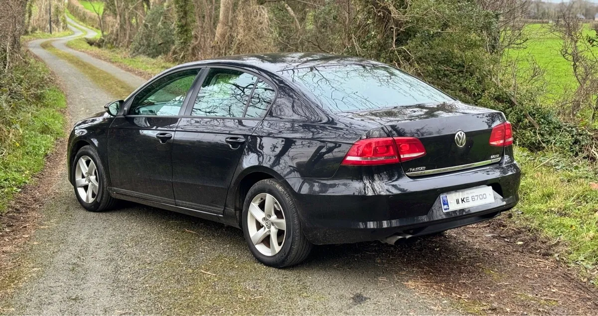 2011 Volkswagen Passat - Image 4