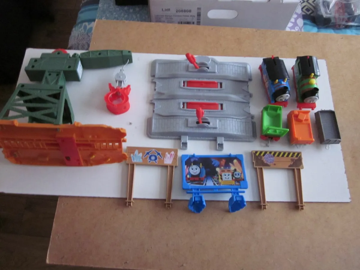 Thomas & Friends Crystal Caves &Trains Mega Set - Image 4
