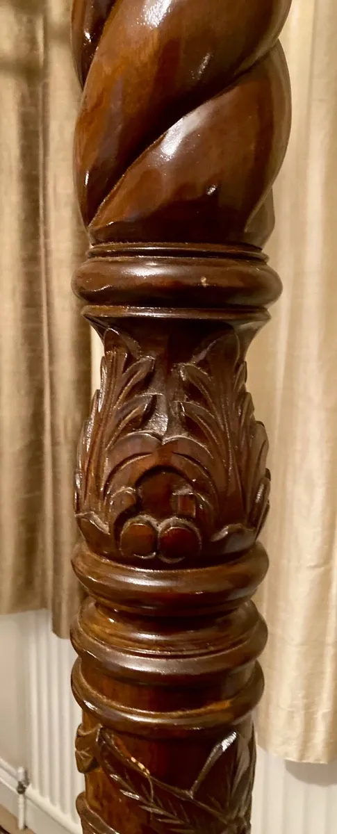 FOUR POSTER BEDROOM FURNITURE SET - Image 4