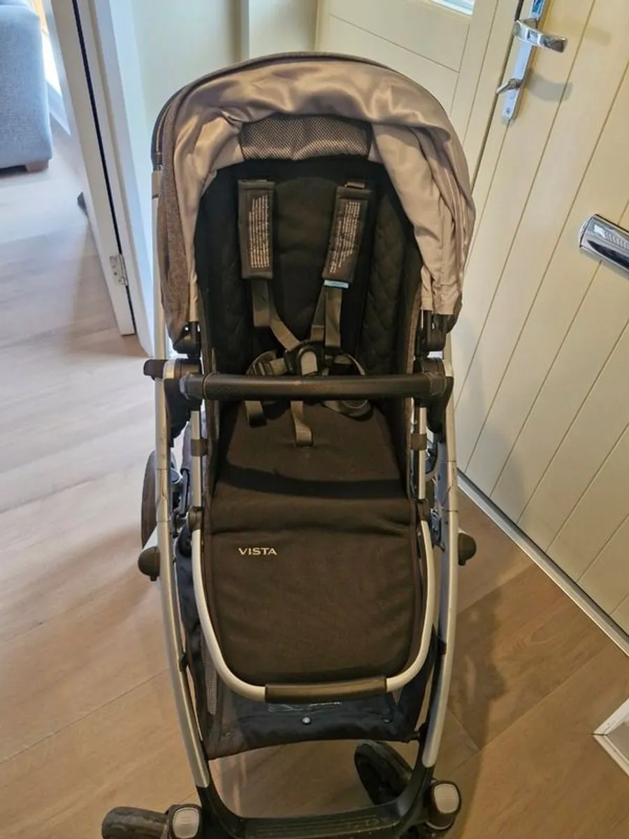 Uppababy Vista Travel System - Bassinet and Buggy - Image 2