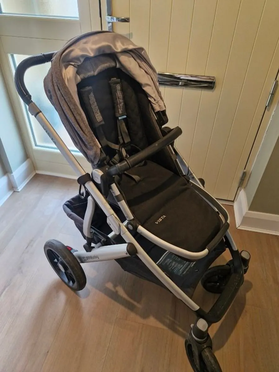 Uppababy Vista Travel System - Bassinet and Buggy - Image 3