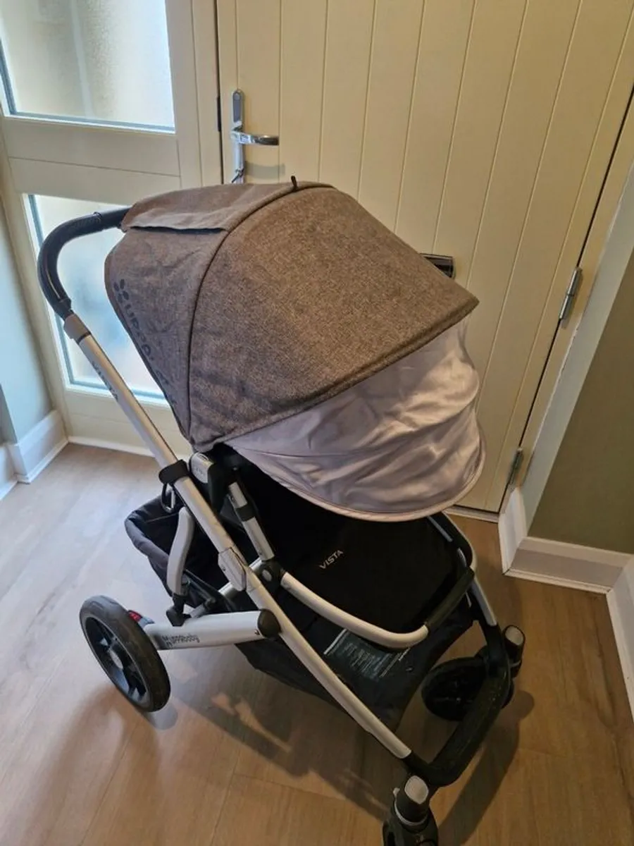 Uppababy Vista Travel System - Bassinet and Buggy - Image 4