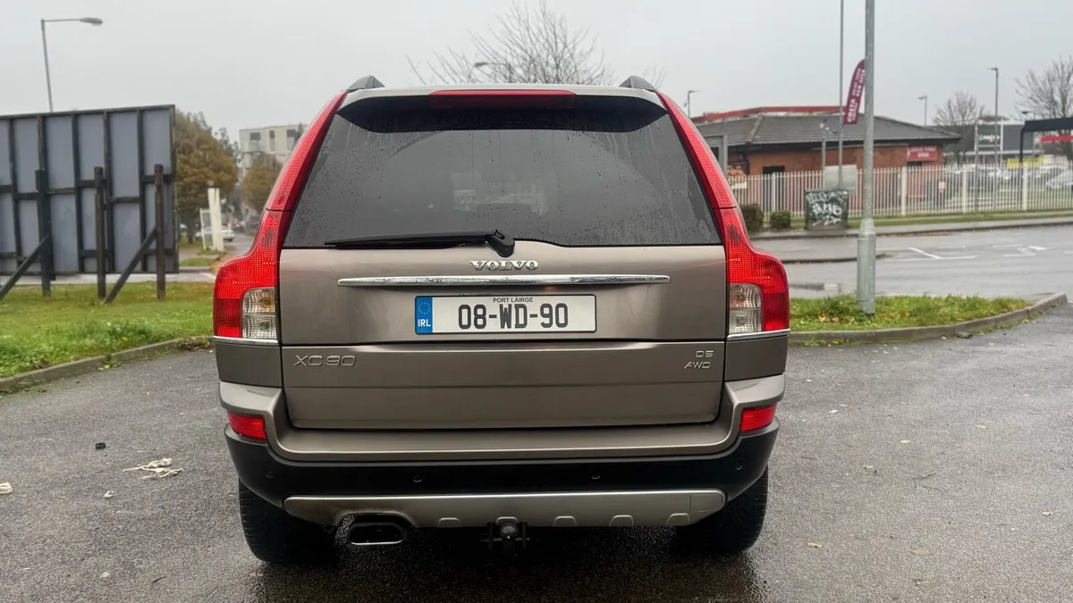 XC90 Executive 2.4 D AWD 7 Seat - Image 2