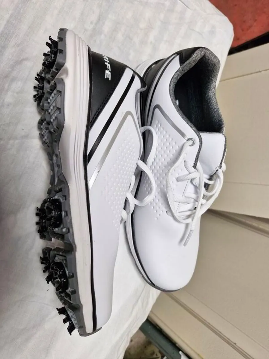 golf shoes brand new - Image 1