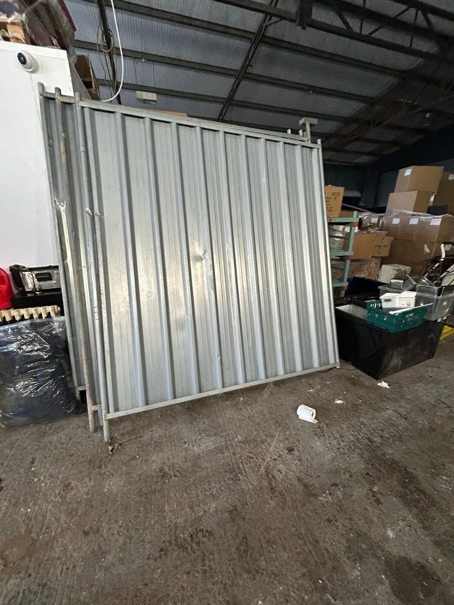 Builders fence - Image 1