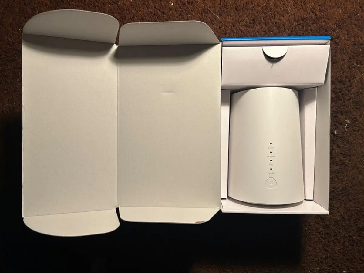 Alcatel LINKHUB LTE cat7 Home Station - Image 2