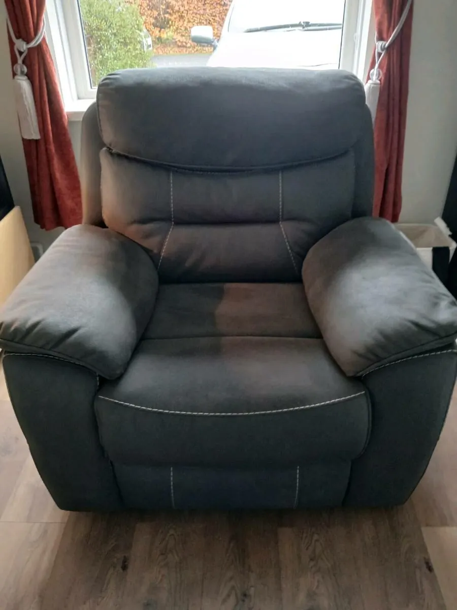 Single seater electric recliner - Image 1