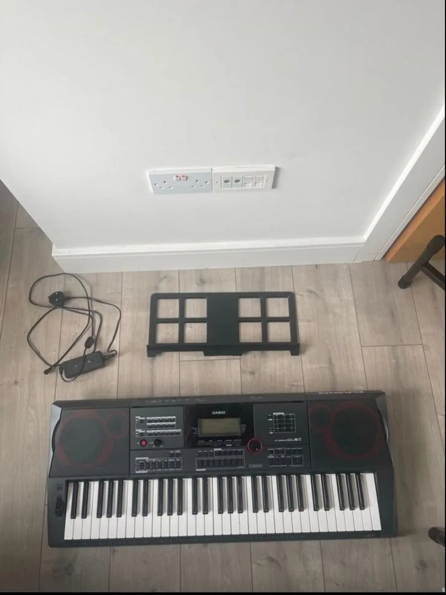 Casio CT X5000 portable keyboard - Image 1